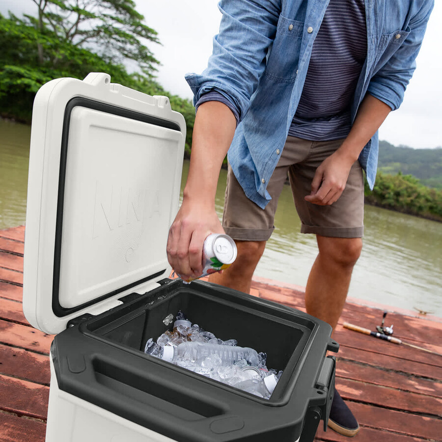 ninja frostvault 30qt28l hard cooler - cloud white fb131ukwh