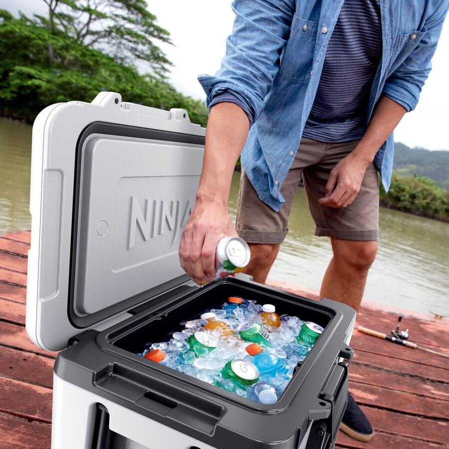 ninja frostvault 45qt42l wheeled cooler ice pack thirsti bottle bundle