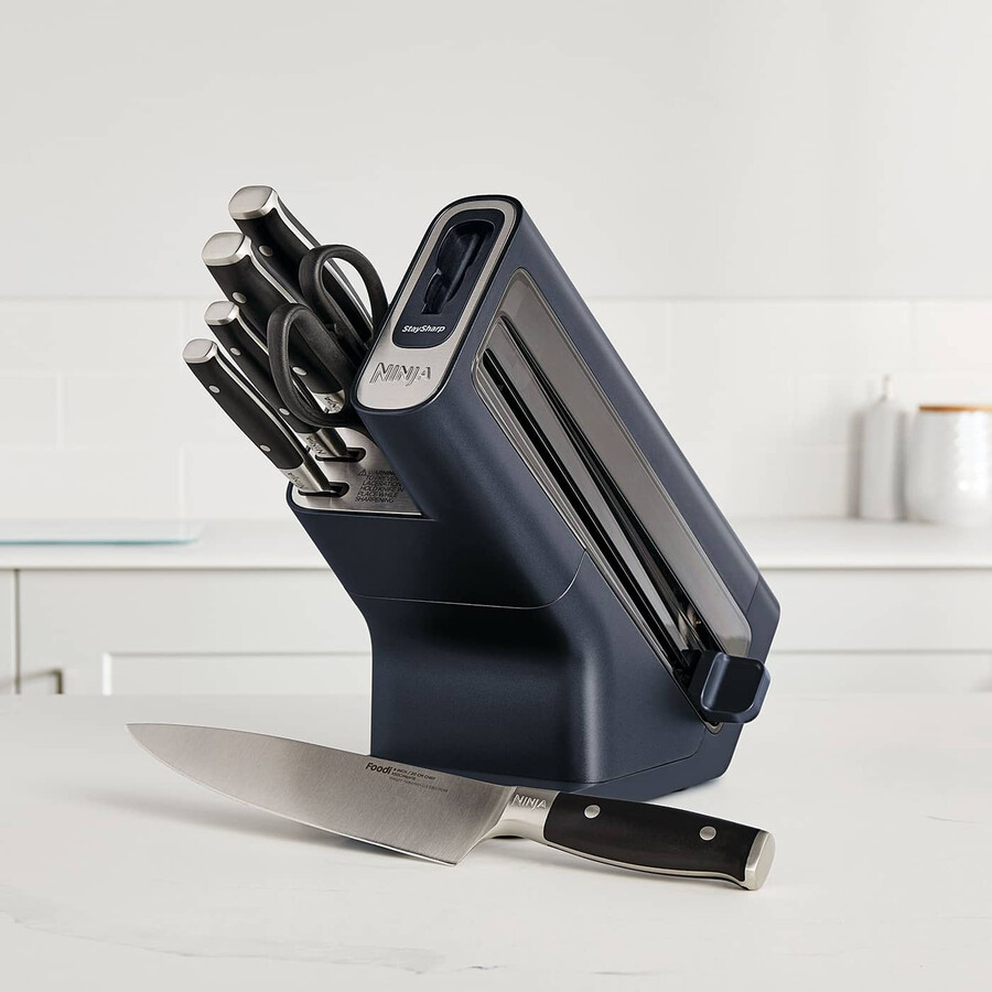 ninja foodi staysharp knife block with integrated sharpener – 6-piece set cyber space k32006ukcyd