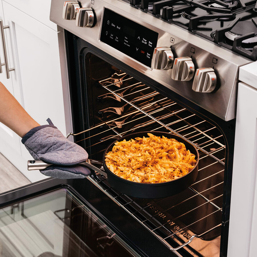 ninja zerostick 26cm sauté pan with lid c30126uk